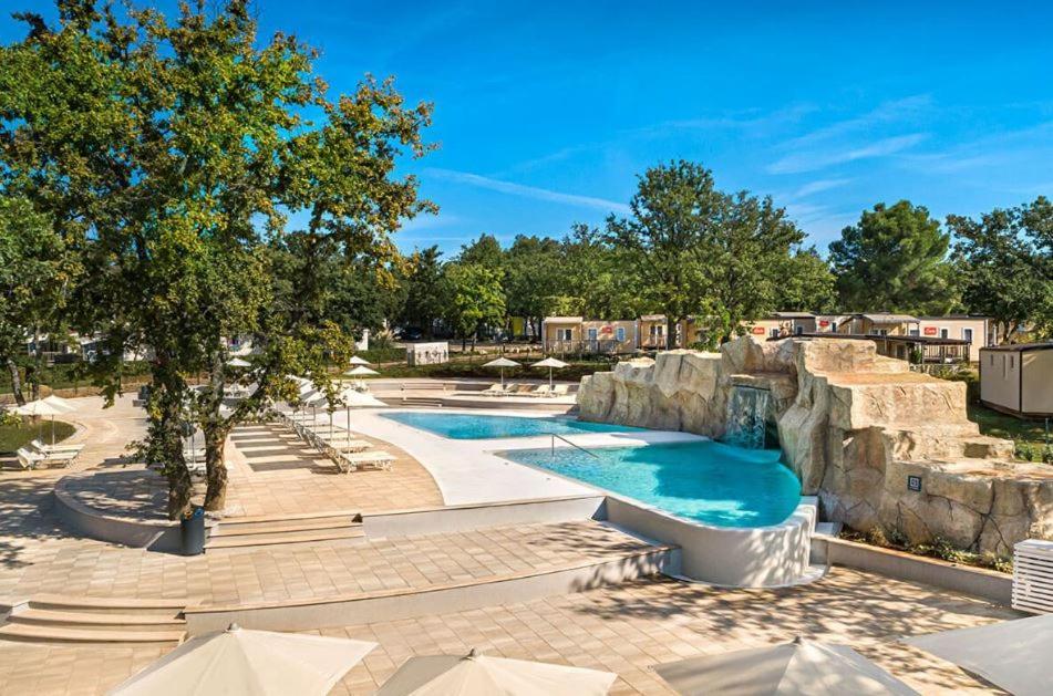 Easyatent Bungalow Tent Lanterna Cervar-Porat Bagian luar foto