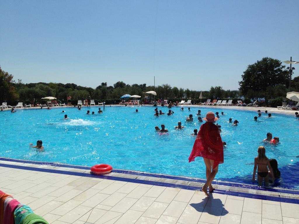 Easyatent Bungalow Tent Lanterna Cervar-Porat Bagian luar foto