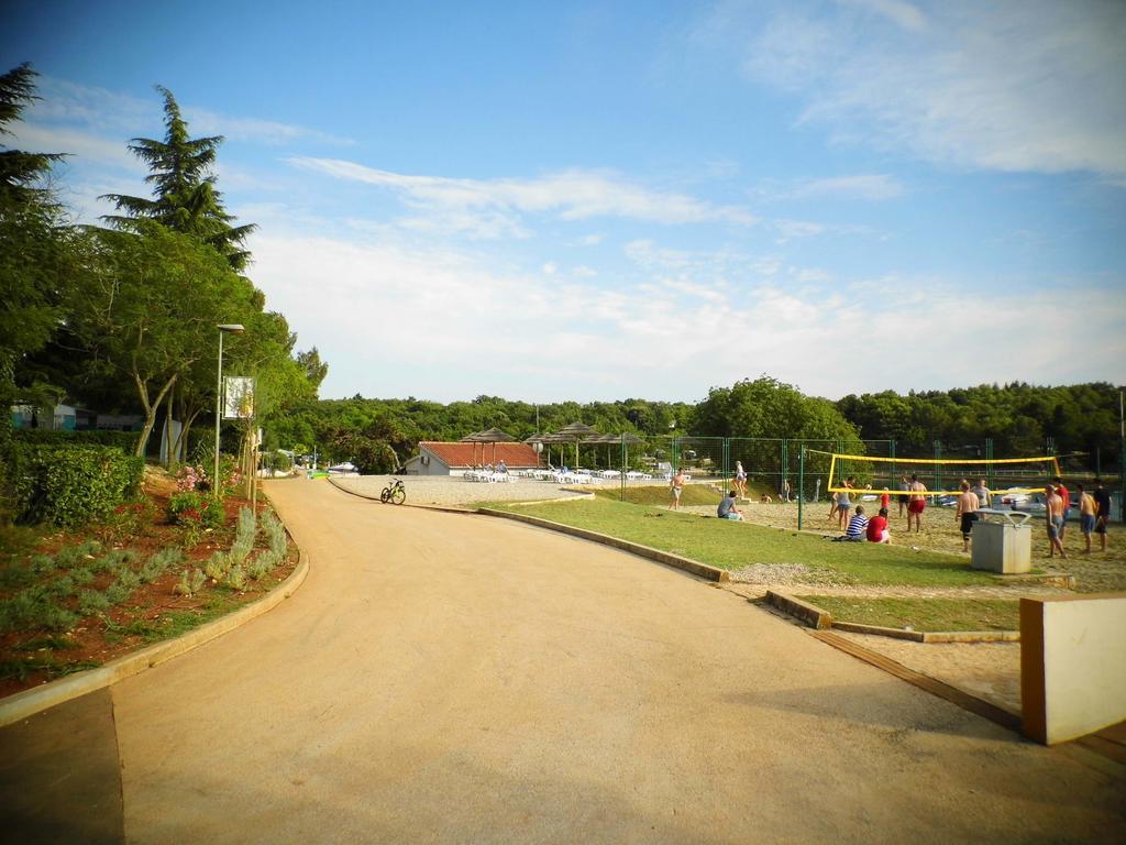 Easyatent Bungalow Tent Lanterna Cervar-Porat Bagian luar foto