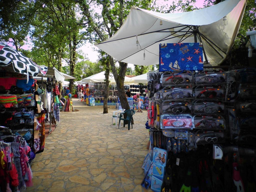 Easyatent Bungalow Tent Lanterna Cervar-Porat Bagian luar foto